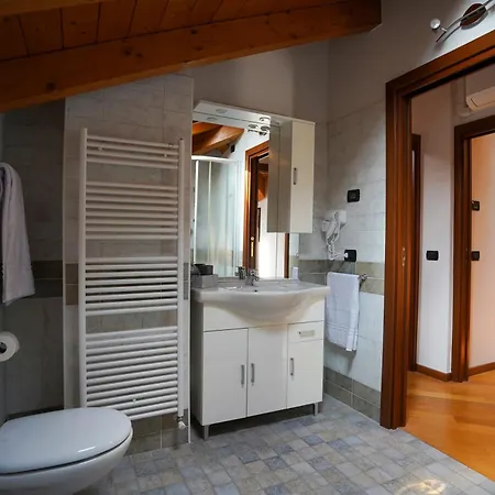 Apartment Ortensia Penthouse Leonardo Academy, Mxp & Laghi